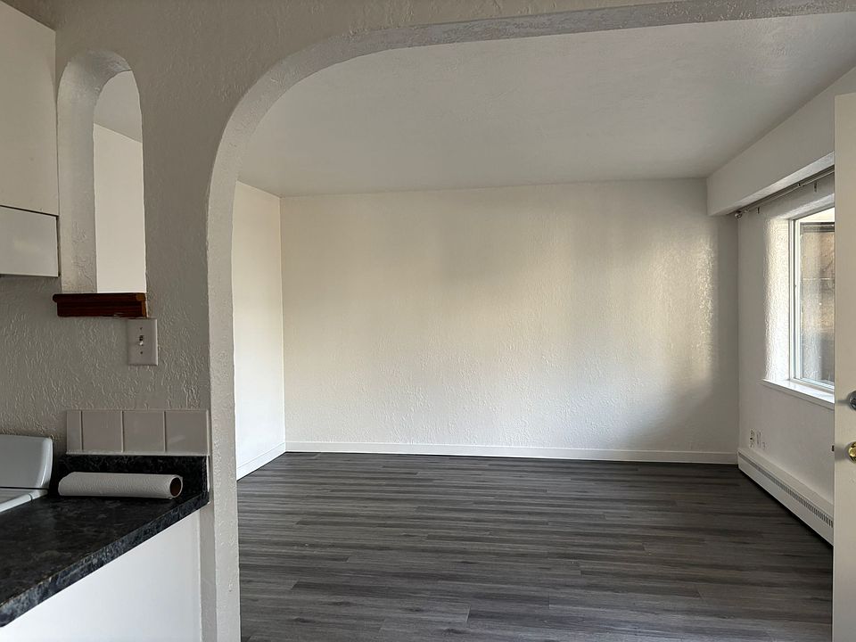 1st image of 841 Esquimalt Rd #204