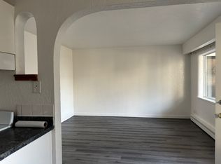 841 Esquimalt Rd #204, Esquimalt, BC V9A3M5