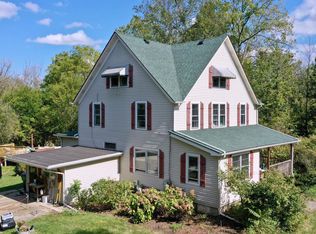 8304 Howe Rd, Wonder Lake, IL 60097