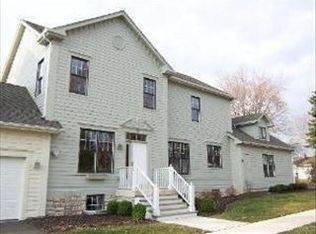 120 W Porter Ave #B, Naperville, IL 60540