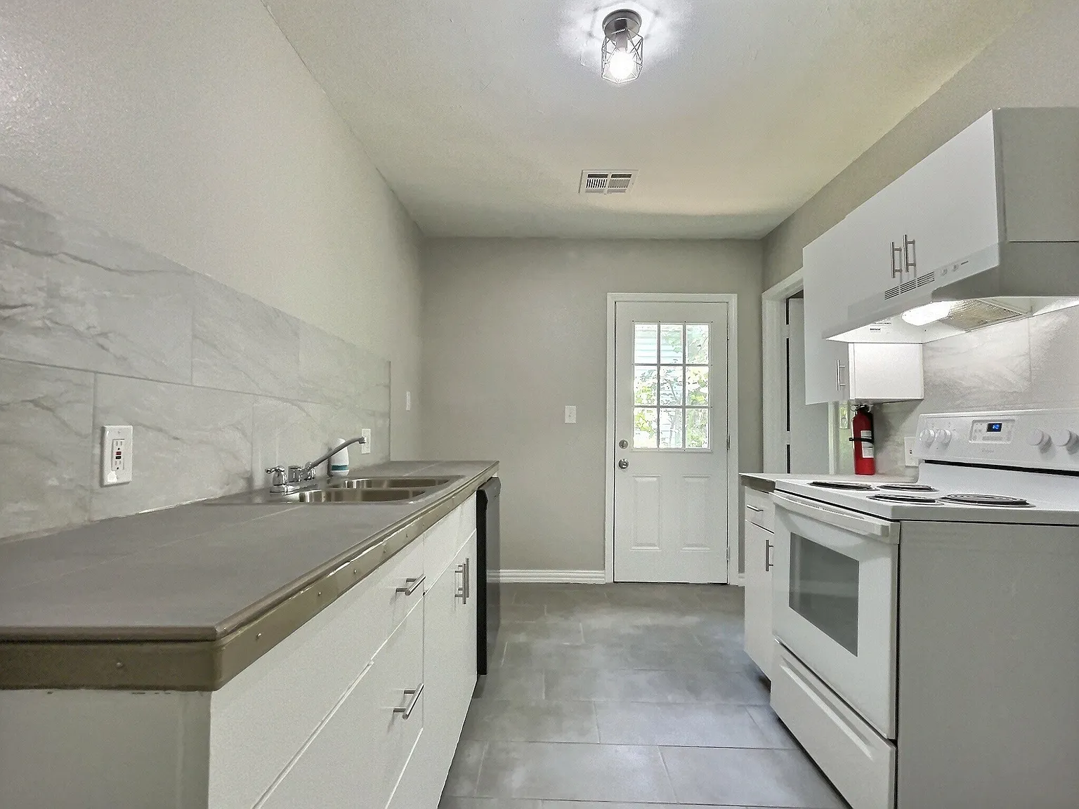 2 bed, 800 sqft, $965 — Photo 1