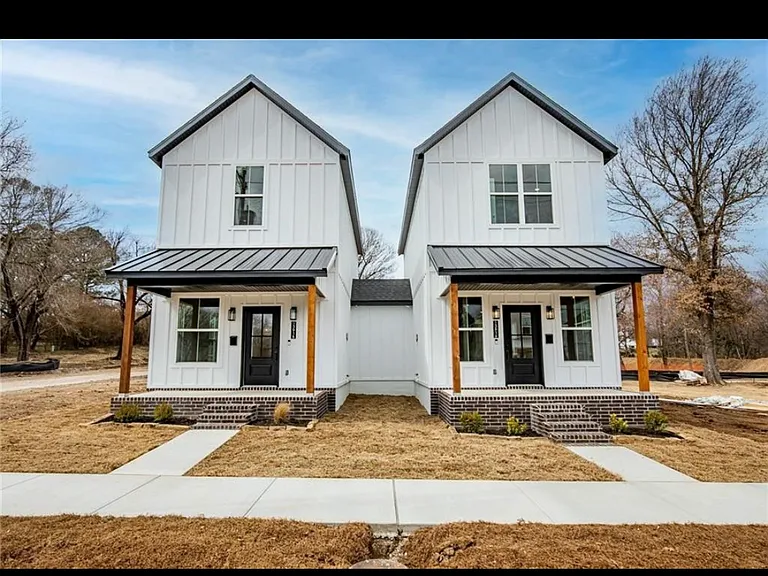 1391 S Duncan Ave — Photo 1