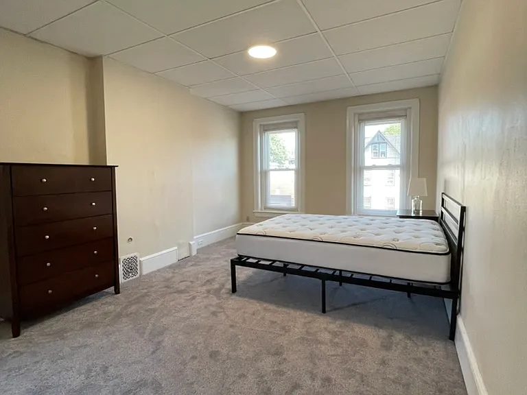 725 Grace St — Photo 13