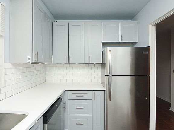 4th image of 7319 N Rogers Ave #107