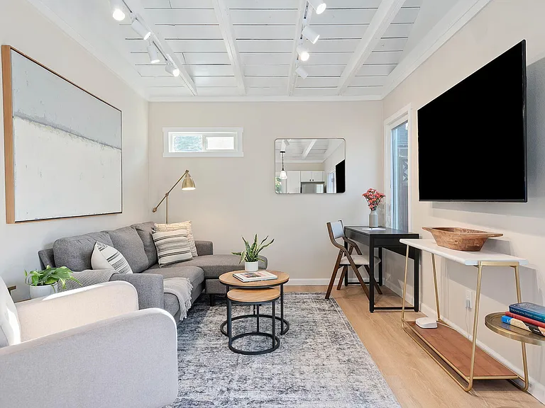 102 N Soledad St #B — Photo 4