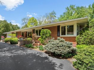 27W658 Hickory Ln, Northwoods, IL 60185