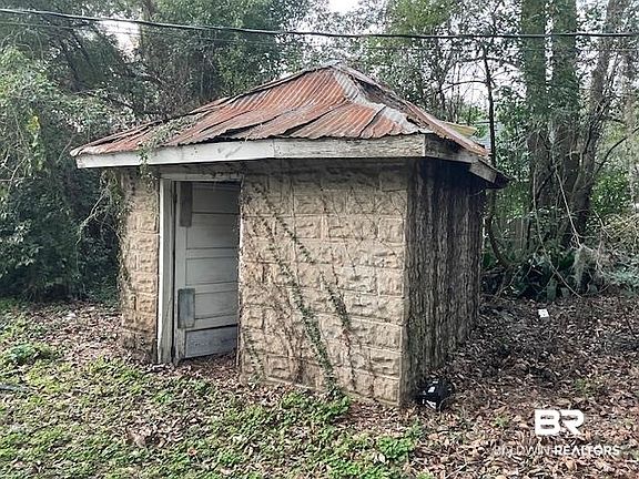 3rd image of 1301 Lovette Ln