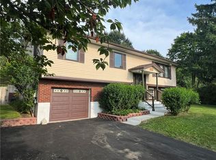 204 Valley View Dr, Wallkill, NY 12589