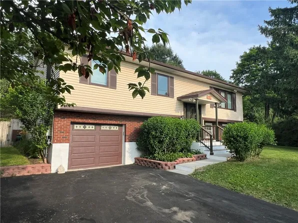 204 Valley View Drive, Wallkill, NY 12589