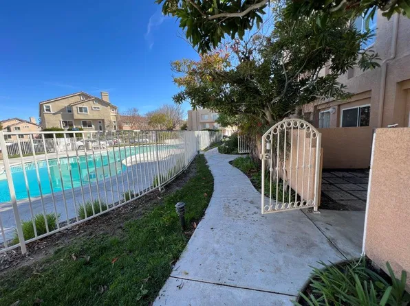 25511 Schubert Cir #C-141, Stevenson Ranch, CA 91381