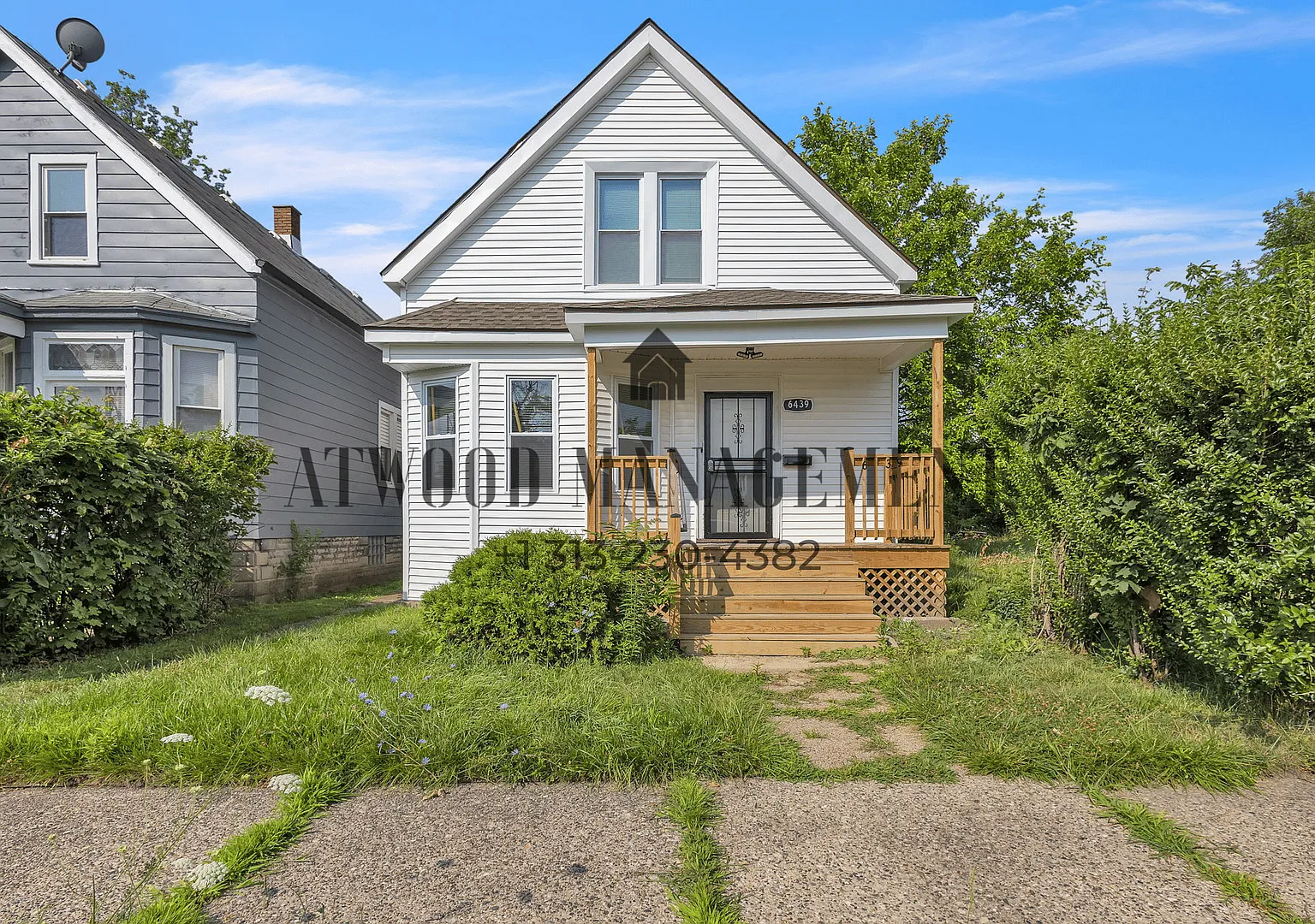 This beautifully updated 3-bedroom, 2-bath single-family home is ready for move-in! — Photo 1