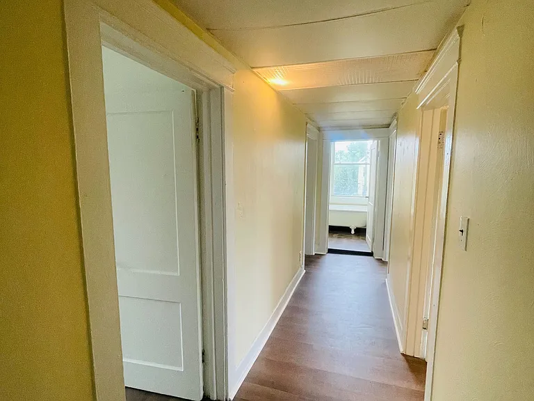 537 E Washington St #3 — Photo 8
