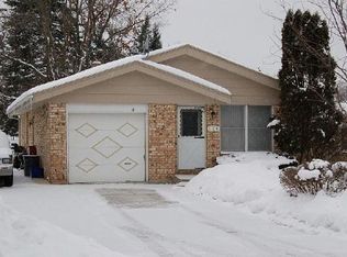 136 Ridgeview Ave, Rockford, IL 61107