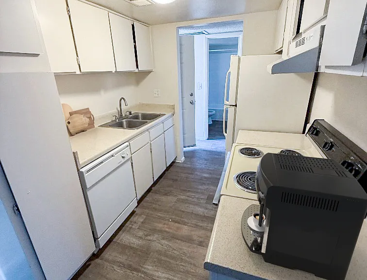 4401 Montgomery Blvd NE — Photo 2
