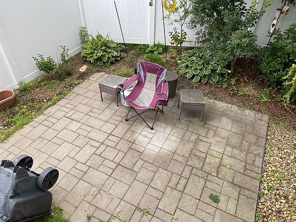2nd image of 19 Portsmouth Ave #C