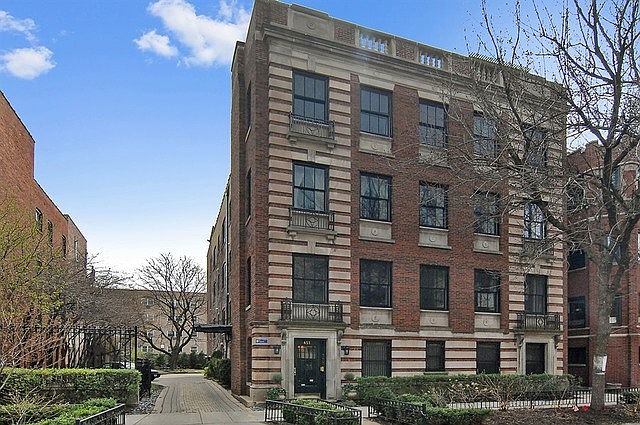 1st image of 451 W Aldine Ave APT 2