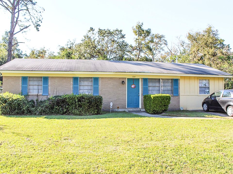 1st image of 804 Essex Dr