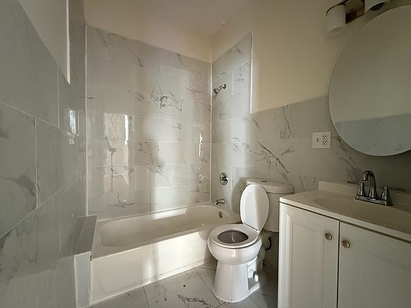 3rd image of 435 S 17th St #2