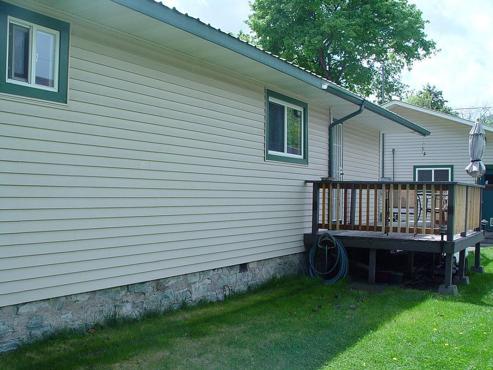 2nd image of 914 4th Ave E