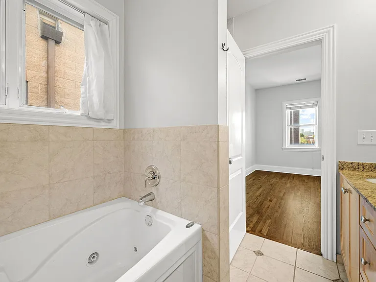 924 W Dakin St #4 — Photo 18