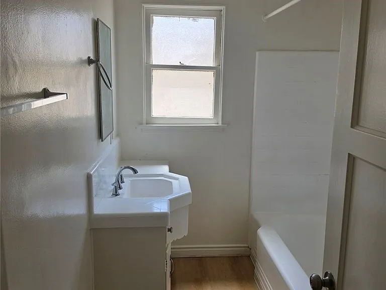 633 Park Ave #C — Photo 17