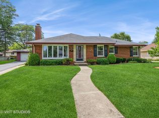 1429 E Emmerson Ln, Mount Prospect, IL