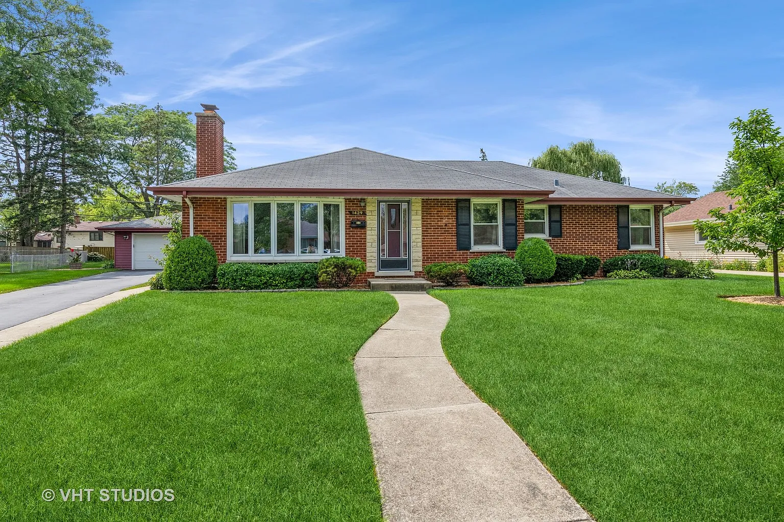 1429 E Emmerson Ln photo 1