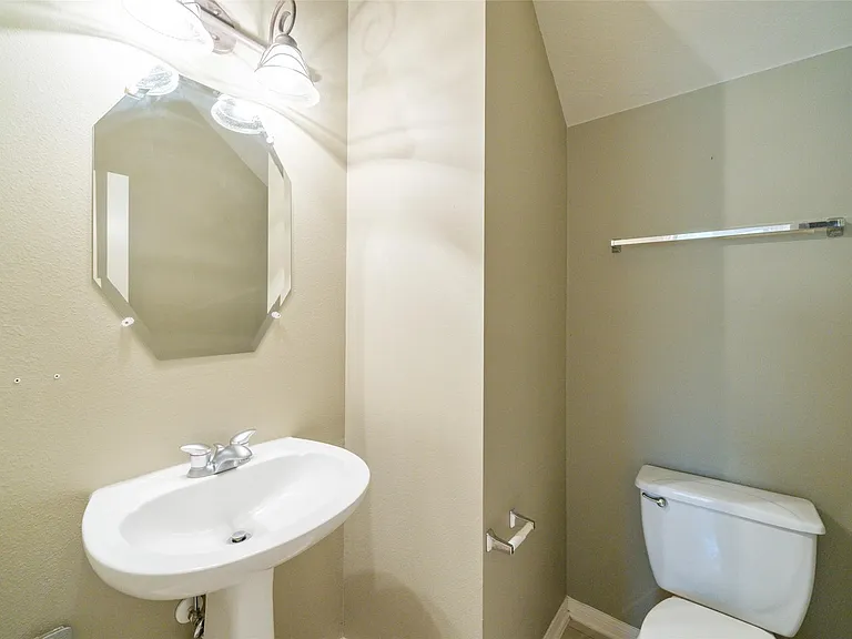 8811 Sun Haven Ln — Photo 33