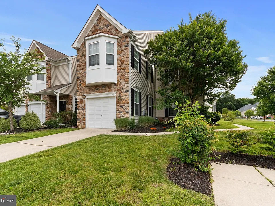 100 Sansom Ln
