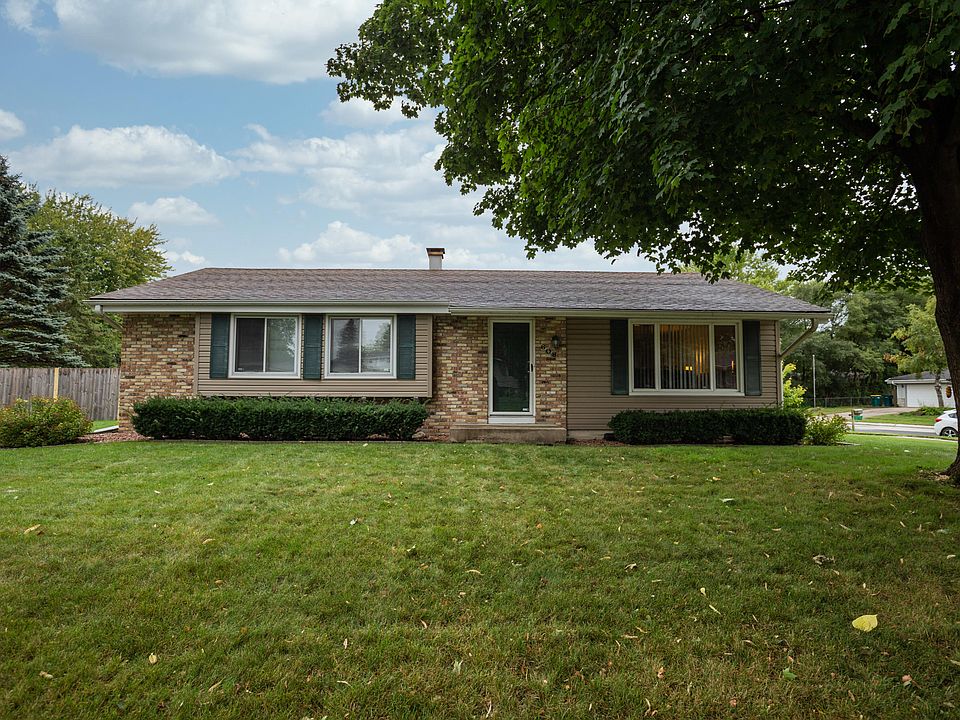 1st image of 608 Hollybrook Ln