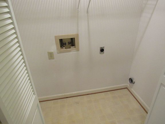5th image of 4743 Christie Ln