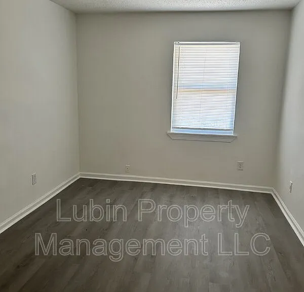 1699 Pendleton St #1 — Photo 4