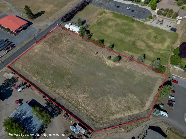 318 Payne Ln, Yreka, CA 96097