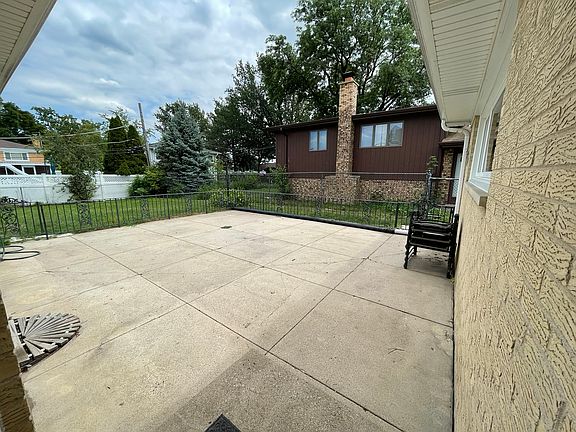 5th image of 2241 Lee St