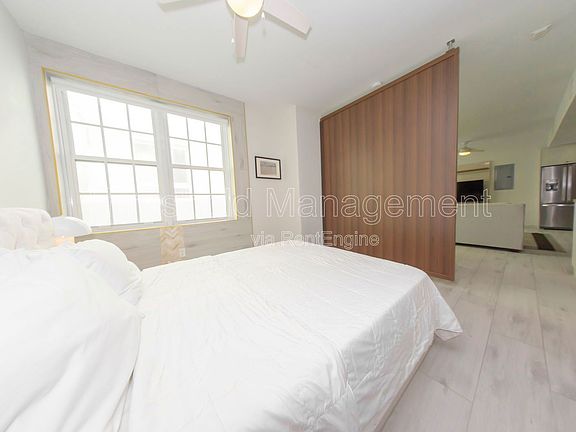 5th image of 820 Ocean Dr #306