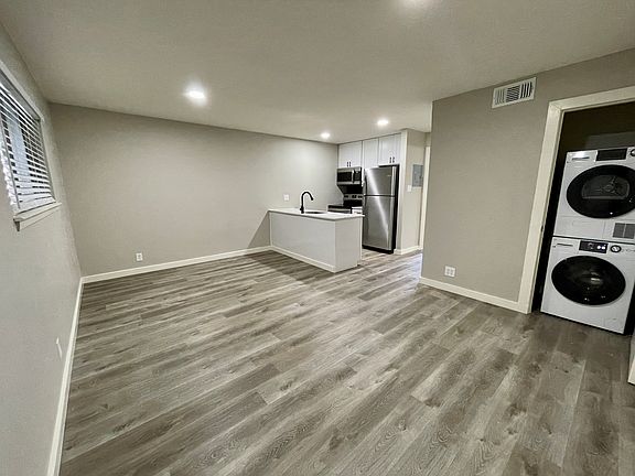 3rd image of 600 1/2 E 53rd St #149