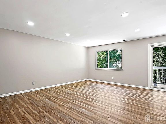 4th image of 12 Wynwood Dr
