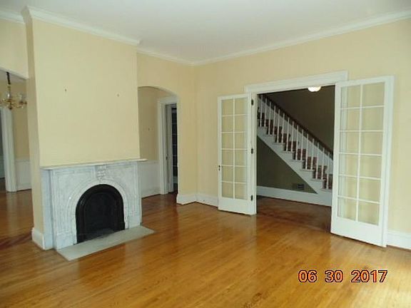 3rd image of 121 N Main St