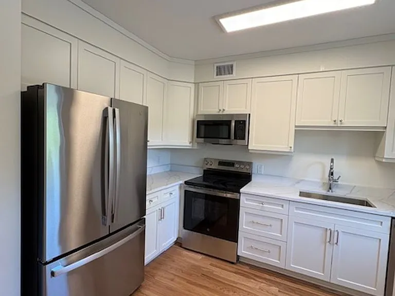 664 Windermere Blvd #B — Photo 8