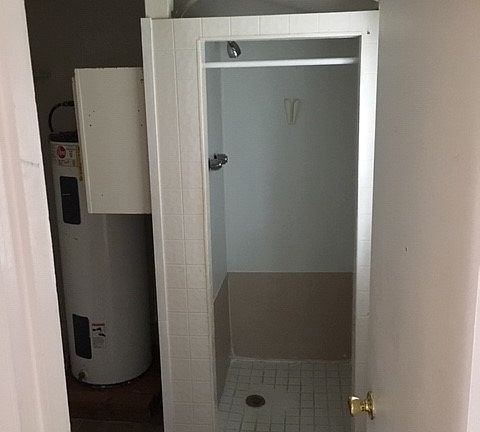 5th image of 105 Edwards St SE