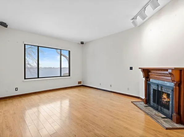 228 Sandcastle Ky, Secaucus, NJ 07094