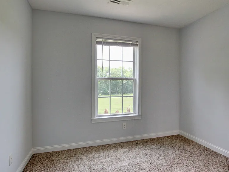 716 Cavalier Dr — Photo 6
