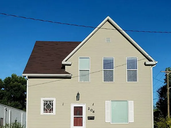 206 3rd St S, Wahpeton, ND 58075