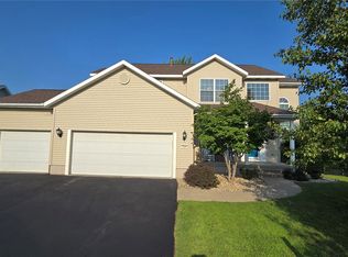 3018 27th St SW, Cedar Rapids, IA 52404