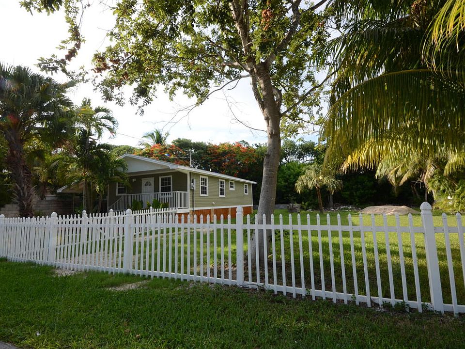 2nd image of 19433 Seminole St