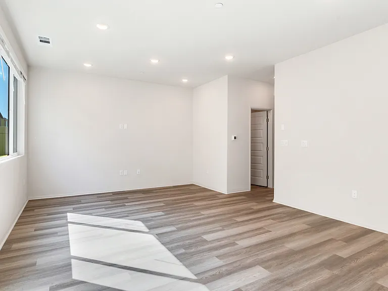 2054 Bergamot St — Photo 7
