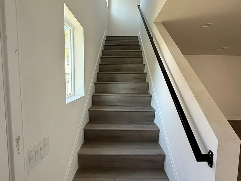 1150 W 38th St — Photo 16