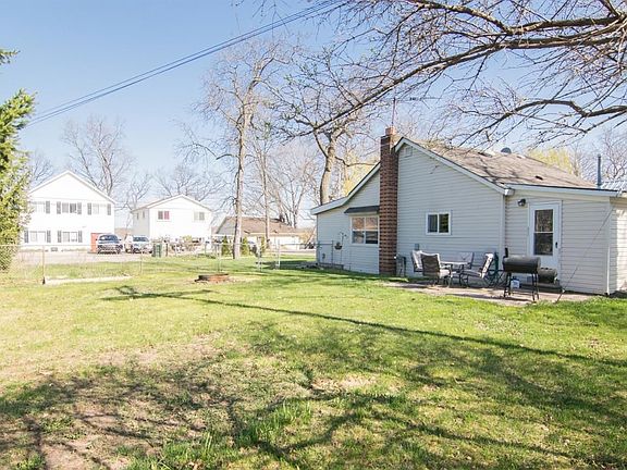 3rd image of 6591 Academy Dr