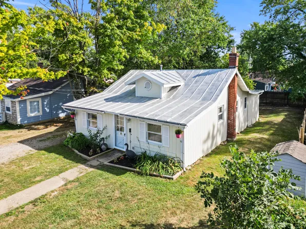 89 2nd St, Buckeye Lake, OH 43008
