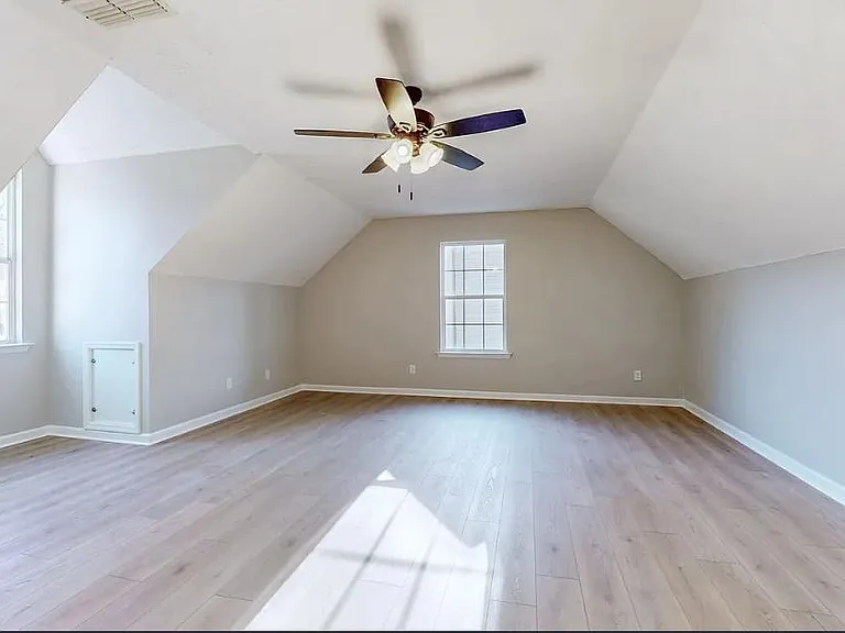 206 Moorhill Ave — Photo 6